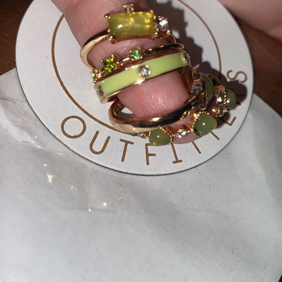 NEW UO 5 ring set stackable green stones - Picture 6 of 6